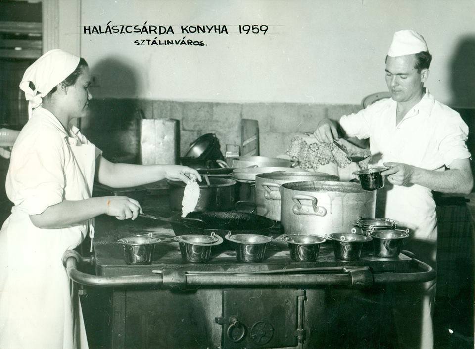 Paczolay Benő és konyhalánya 1959